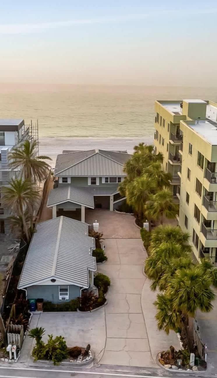 Stones Throw Beachside Bungalow #1 On The Beach Clearwater Beach Exterior photo